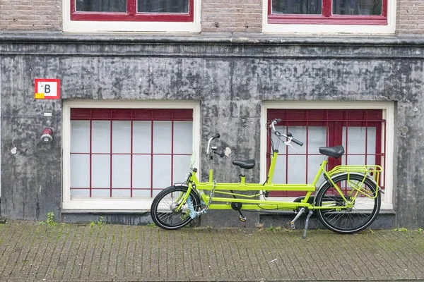 Amsterdam bicicletas aparcamiento —  Fotos de Stock