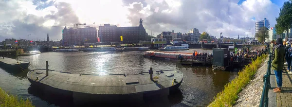 Amsterdam chanel tagsüber — Stockfoto