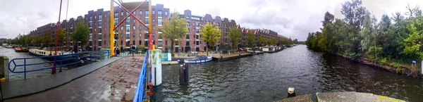 Amsterdam chanel tagsüber — Stockfoto