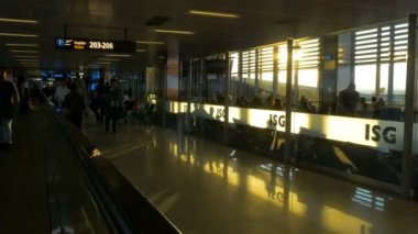 Istanbul Havaalanı gündoğumu, Türkiye'de insanlar. Seyahat