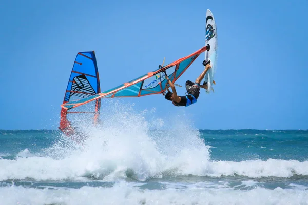 Jericoacoara içinde deneme Rüzgar Sörfü — Stok fotoğraf