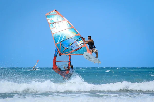 Jericoacoara içinde deneme Rüzgar Sörfü — Stok fotoğraf