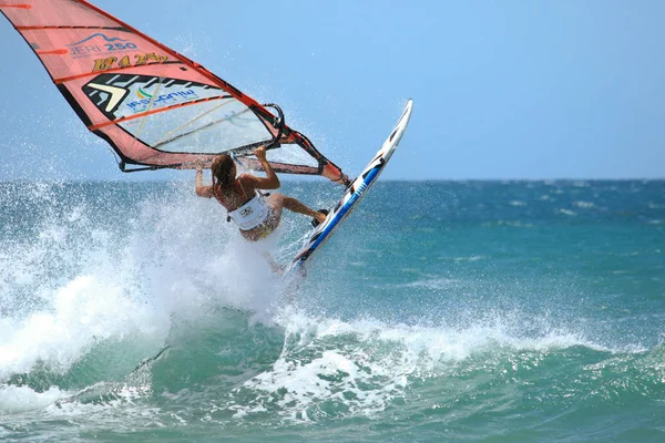 Deneme femail Jericoacoara içinde Rüzgar Sörfü — Stok fotoğraf