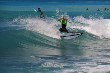 Sörfçü beyaz Beach deki Toscana, Italy