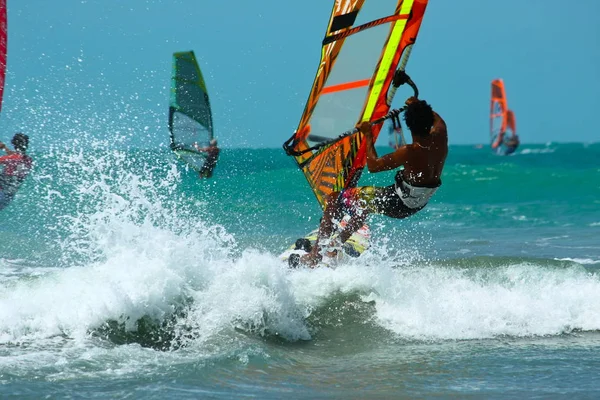 Jericoacoara içinde deneme Rüzgar Sörfü — Stok fotoğraf