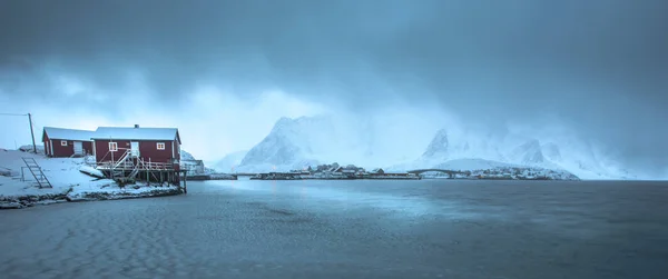 Rorbu House, playa, Lofoten, Noruega — Foto de Stock