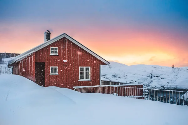 Rorbu House, strand, Lofoten, Noorwegen — Stockfoto