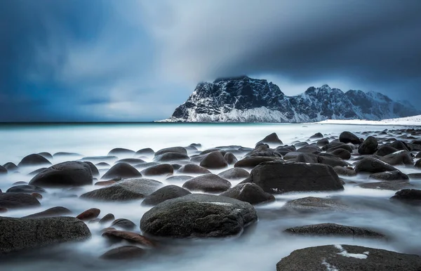 Uttakleiv beach på vintern, Lototen, Norge — Stockfoto