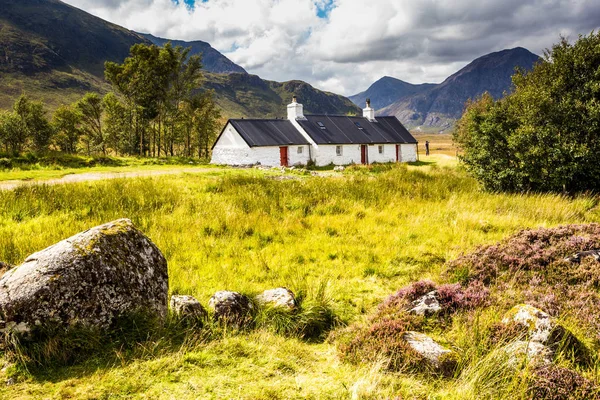 Black Rock Cottage — Stock Photo, Image