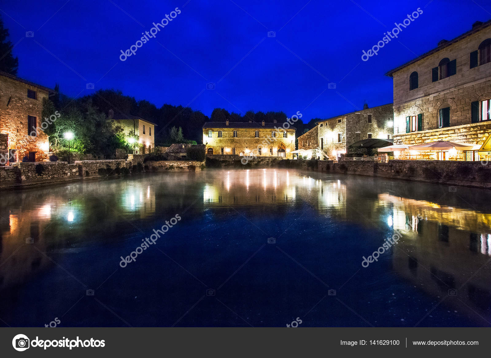 benessere Toscana di antiche Terme bagno vignoni per corpo — Foto ... benessere Toscana di antiche Terme bagno vignoni per corpo — Foto ...