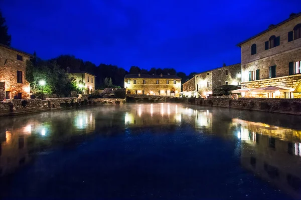 Ancient thermal baths bagno vignoni Tuscan wellness for body — Stock Photo, Image