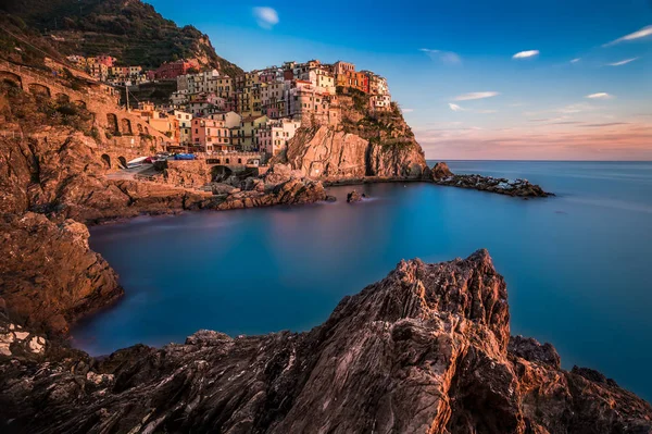 Naplemente alatt Manarola, Cinque Terre, Olaszország — Stock Fotó