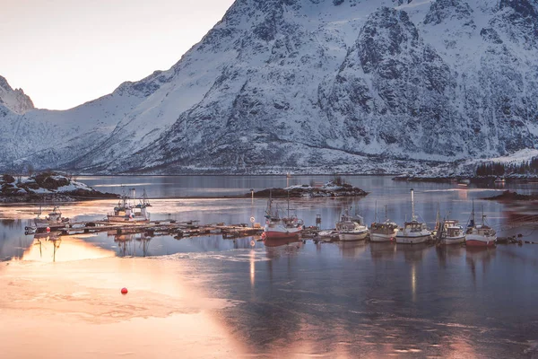 Barcos de pesca en Noruega — Foto de Stock