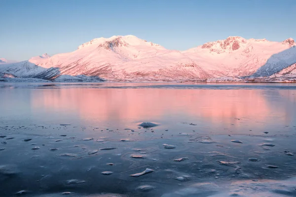 Sneeuw in Reine Village, Lofoten Eilanden, Noorwegen — Stockfoto