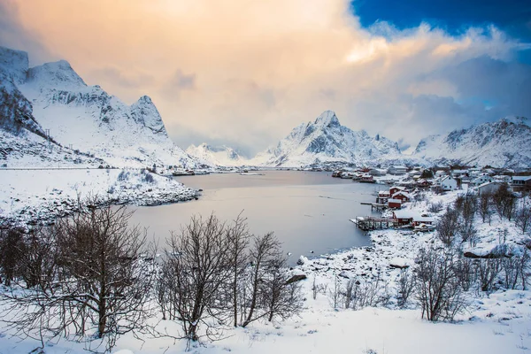 Kışın Reine, Lofoten Adaları, Norveç.