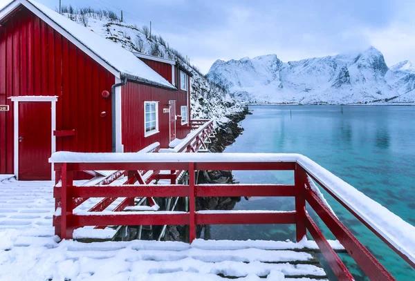 Rorbu будинок, пляж, Лофотені, Норвегія — стокове фото