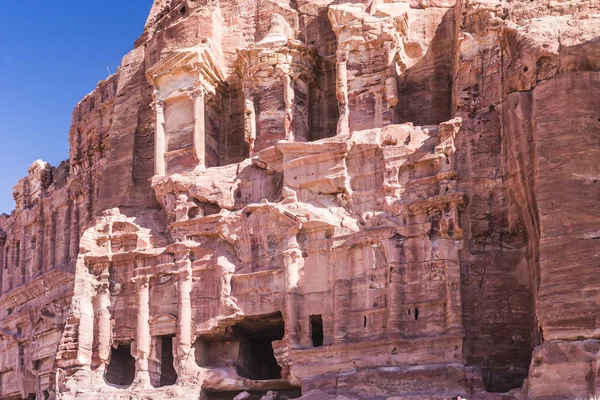 O túmulo do palácio, um dos 'túmulos reais' em Petra, na Jordânia — Fotografia de Stock