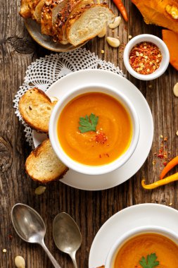 Balkabağı çorbası, üstten görünüm