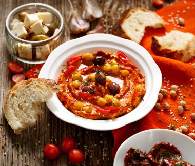 Kurutulmuş domates humus