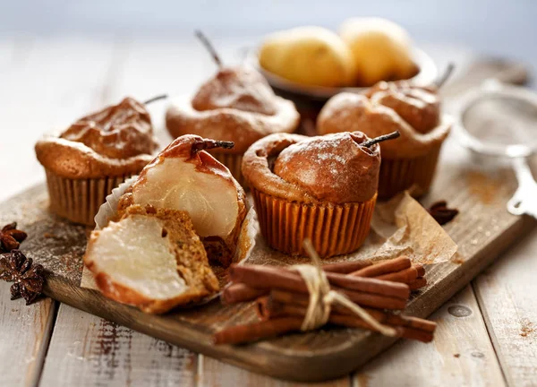 Kanel muffins med päron — Stockfoto