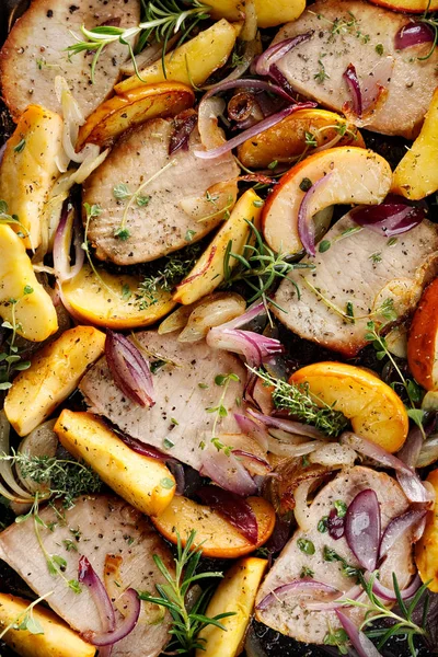 Pork chops with apples and onions, top view — Stock Photo, Image