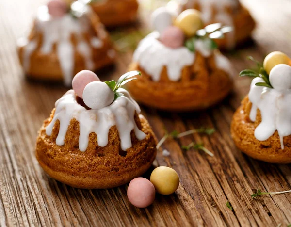 Easter iced bundt cakes — Stock Photo, Image