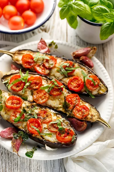 Griled eggplants with cheese, cherry tomatoes and basil on white plate — Stock Photo, Image