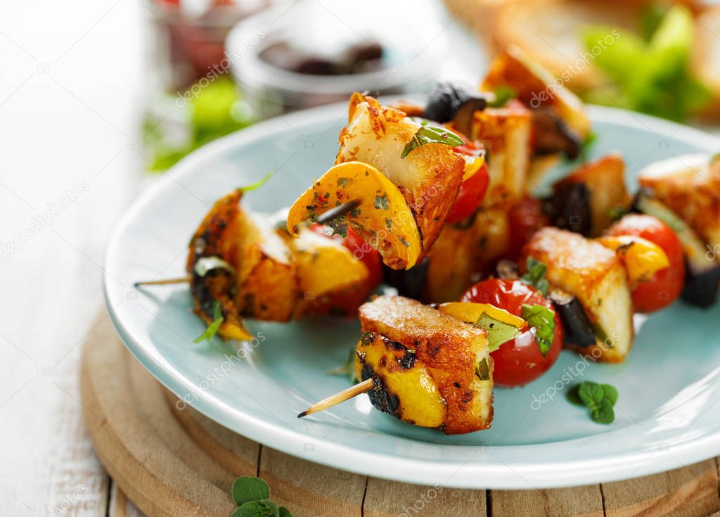 Vegetarian skewers with halloumi cheese and vegetables