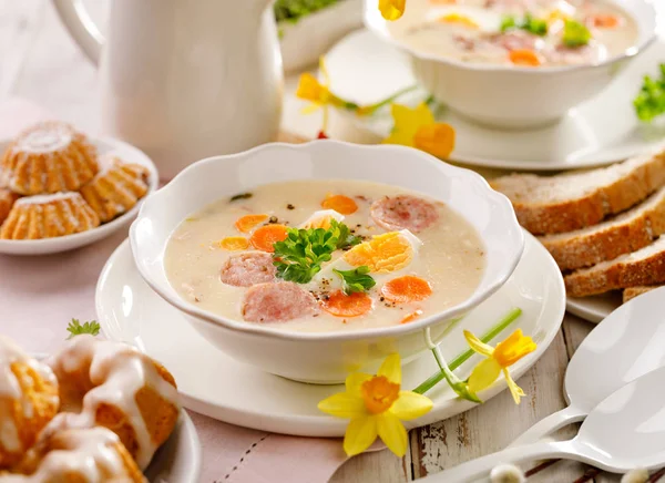 Zupa Wielkanoc Polski Barszcz Biały Dodatkiem Białej Kiełbasy Twarde Gotowane — Zdjęcie stockowe