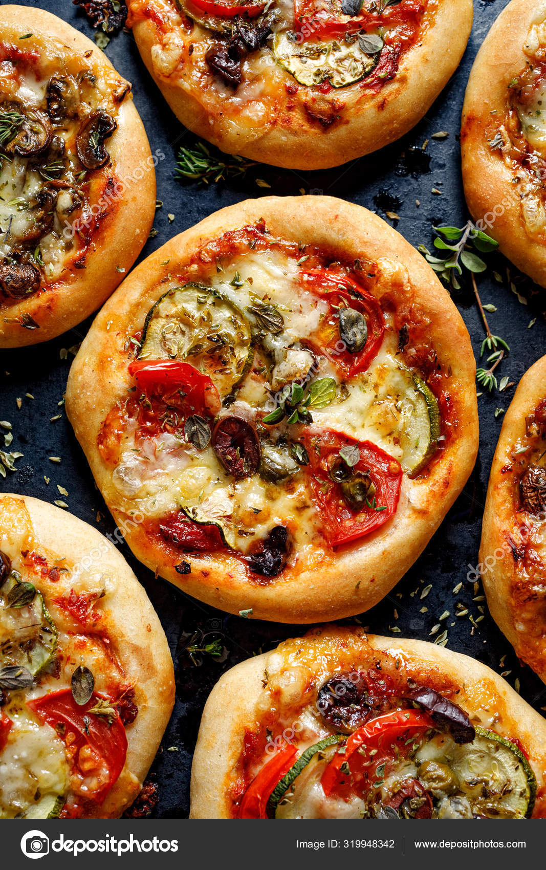 Se comprar pizza já é difícil aqui, imagina mini pizza né?🤡😂 Já salva  para você fazer também aí em casa😮\u200d💨 #receita #marido #pizza  #receitasimples #lanche, image size:1067x1700