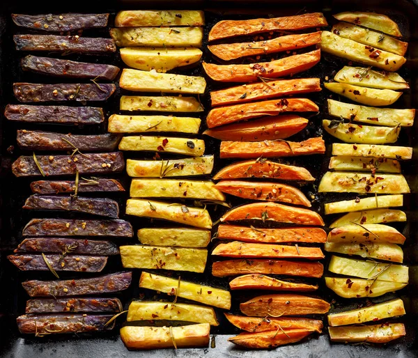 Batatas Fritas Batatas Fritas Assadas Diferentes Tipos Cores Batatas Polvilhadas — Fotografia de Stock