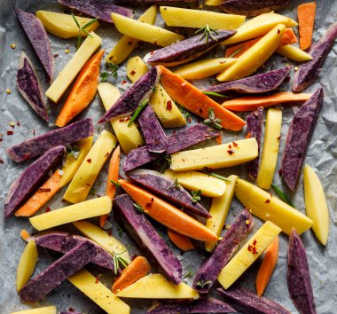 sağlıklı vejetaryen sebze pancar, patates, havuç 