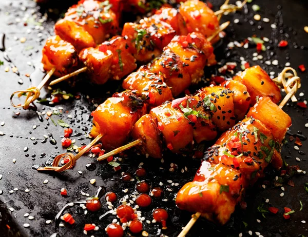 Grilled Skewers Pineapple Fruit Chicken Meat Sriracha Sauce Sprinkled Sesame — Stock Photo, Image