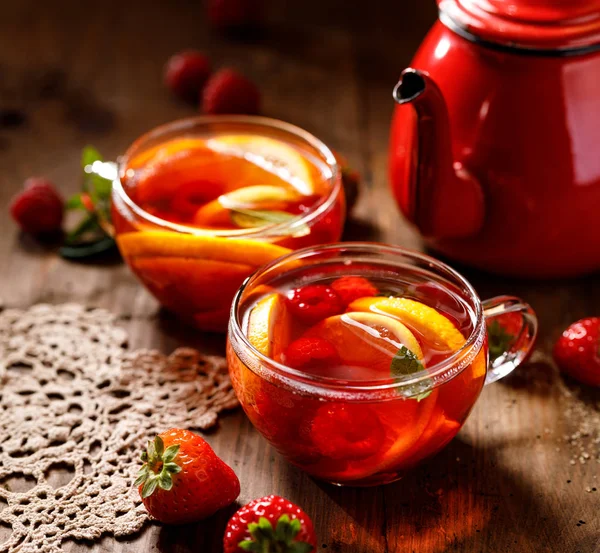 Caliente Frutas Con Adición Naranjas Limones Fresas Mandarinas Frambuesas Vaso —  Fotos de Stock