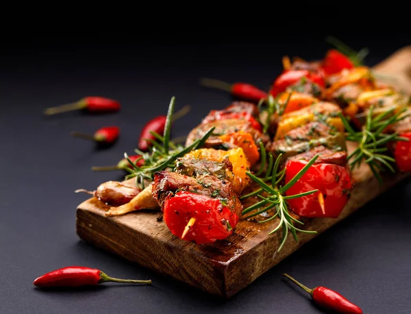 Grilled Skewers Pork Bell Peppers Addition Aromatic Herbs Spices Black — Stock Photo, Image