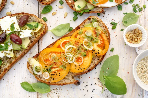 Panino All Avocado Aperto Base Fetta Pane Tradizionale Pasta Madre — Foto Stock