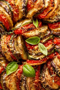 Sebze yemeği, sebze güveci. Lezzetli ve besleyici geleneksel vejetaryen yemeği, yakından bakın.