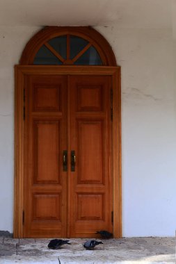 Eski ahşap kapı Moskova'da tarihi merkezi. Rusya