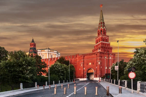 Θέα του Πύργου Borovitskaya το Κρεμλίνο της Μόσχας — Φωτογραφία Αρχείου