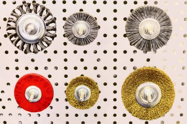 çeşitli malzemelerin işlenmesi için yuvarlak fırça seti