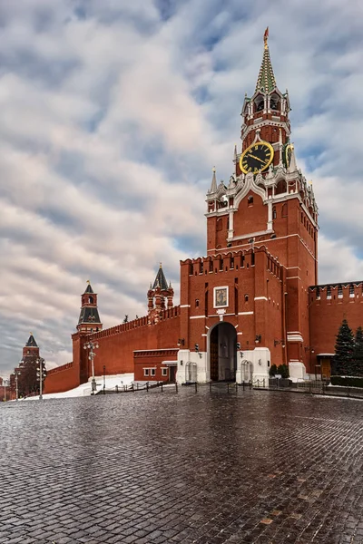 Προβολή των πύργων του Κρεμλίνου Μόσχας από την Κόκκινη Πλατεία — Φωτογραφία Αρχείου