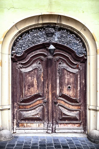 Der Altstadt Der Zyprischen Stadt Limassol Hat Viele Antike Holztüren — Stockfoto