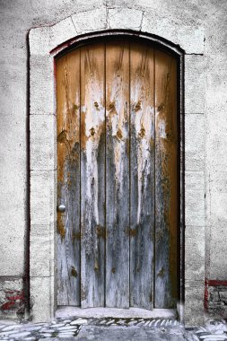 eski bir taş ev closeup ahşap kapı