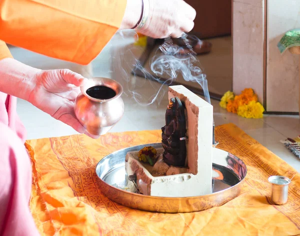 Puja au Seigneur Ganesh pendant la fête du Guru Purnima — Photo