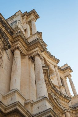 Noto Sicilya Vadisi. Noto Sicilya 'daki Barok mimarisinin tipik ayrıntıları