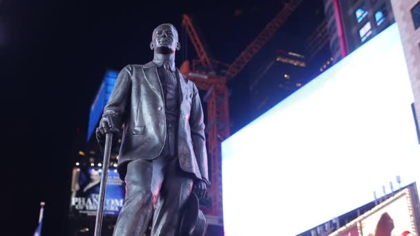 Estátua em Times Square — Vídeo de Stock