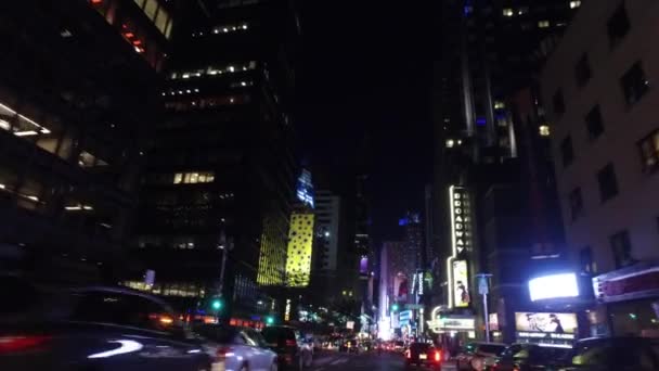 Часи квадратний вночі на вулицях Нью-Йорка — стокове відео