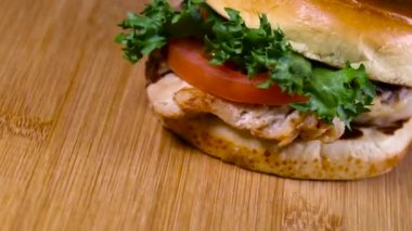 Taze iştah açıcı hamburger dönen arka plan.
