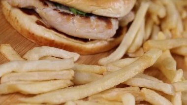 Taze iştah açıcı hamburger dönen arka plan.