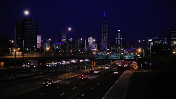 Autoroute à Chicago dans le contexte de la ville la nuit, belle nuit à Chicago — Video